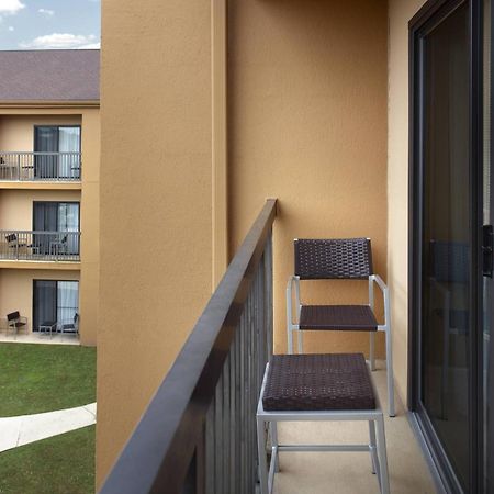 Courtyard By Marriott Fayetteville Bagian luar foto