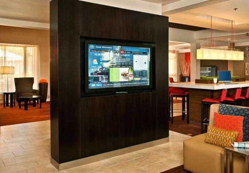 Courtyard By Marriott Fayetteville Bagian luar foto