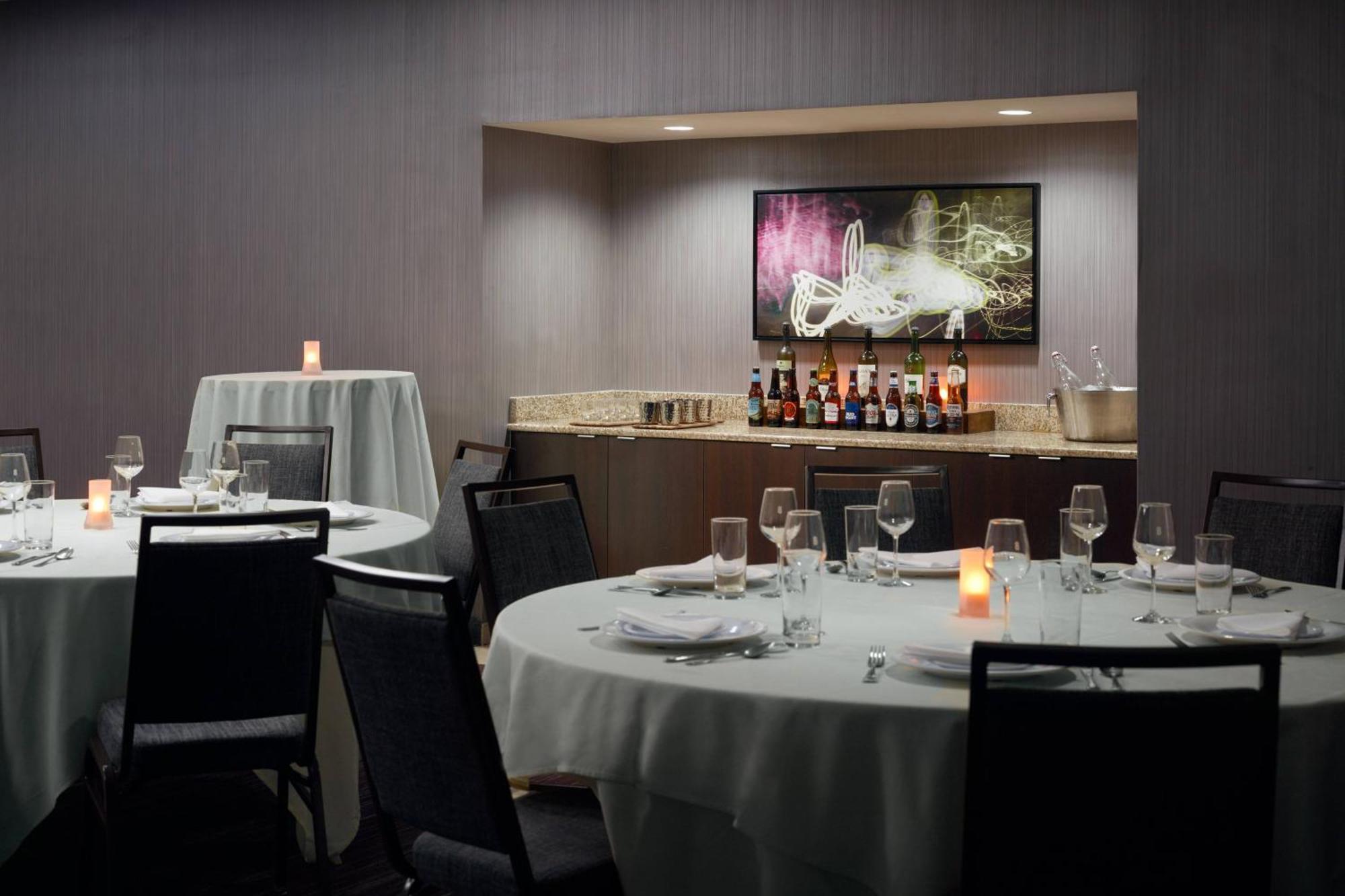 Courtyard By Marriott Fayetteville Bagian luar foto
