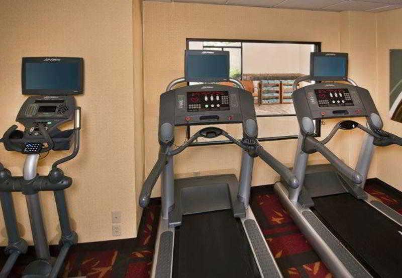 Courtyard By Marriott Fayetteville Bagian luar foto