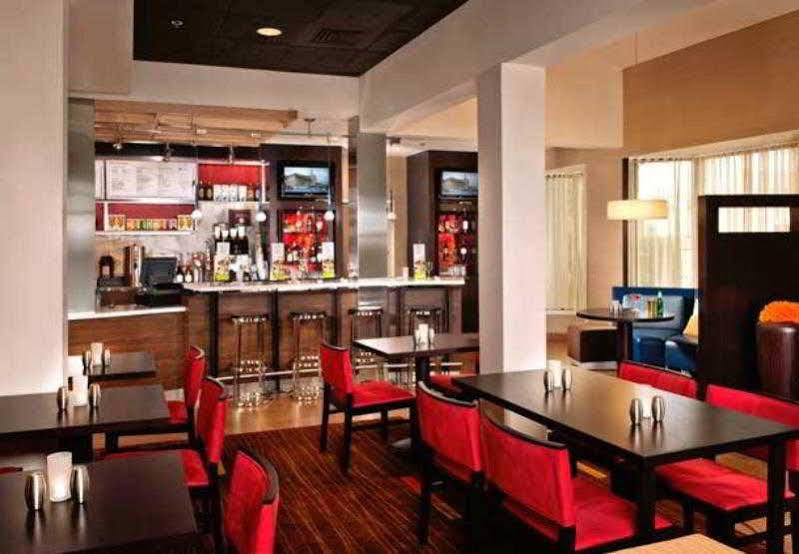 Courtyard By Marriott Fayetteville Bagian luar foto